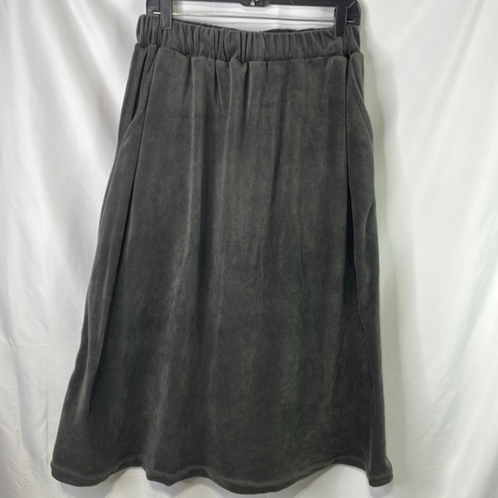 Woman Within dark gray velour elastic waist full skirt with pockets